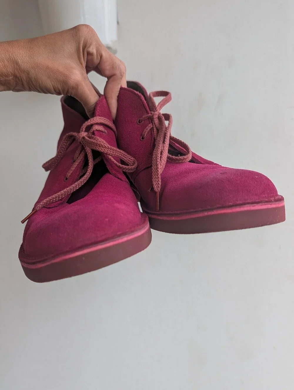 Clarks Desert Chukka Boots Mens Size 9.5 Magenta Suede Lace Up Size 9.5